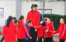 دختر بسکتبالیست چینی ۱۴ساله با قد اعجاب‌انگیز + عکس